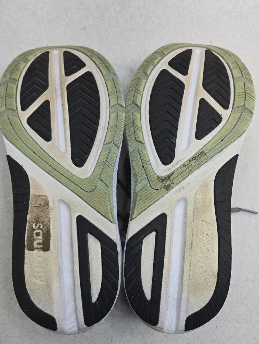 Saucony Women's Echelon 9 in the Charcoal/Ice colorway
